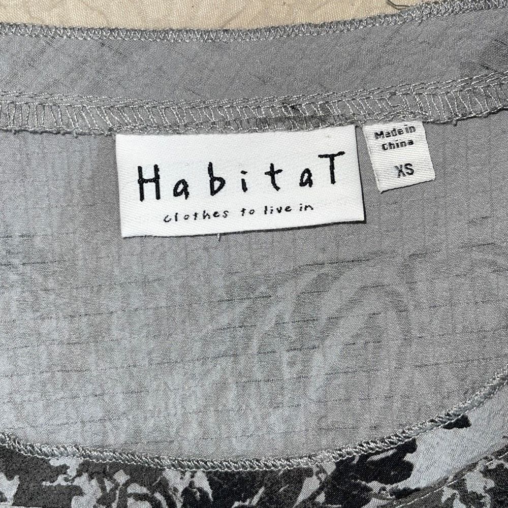 Habitat‎ Clothes To Live In Asymmetrical Blouse Paisley Print Size XS Gray Black - Picture 7 of 11